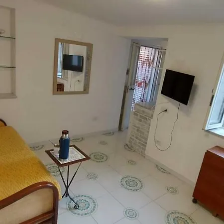 Apartment Tan Tana